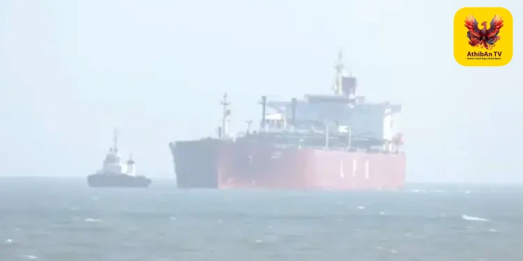 ஹோர்முஸ் நீரிணையைக் கடந்து இந்தியா நோக்கி வரும் கச்சா எண்ணெய் கப்பல்கள்: மத்திய அமைச்சர் தகவல்!
