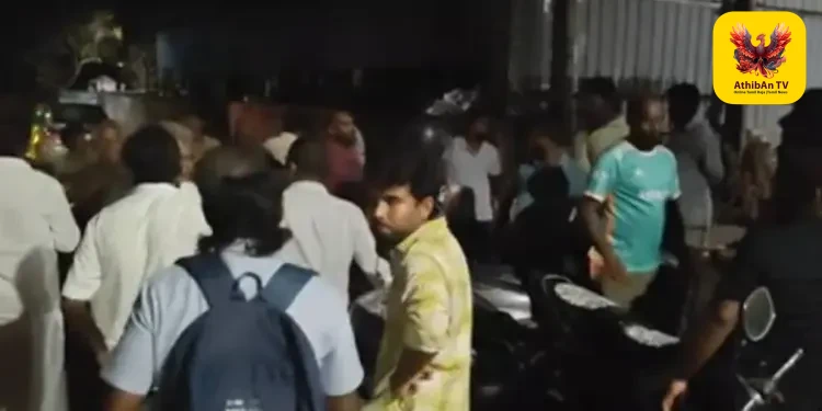 சென்னை ராமாபுரத்தில் நள்ளிரவில் அதிரடிச் சாலை மறியல்: தொடர் மின்வெட்டால் ஆத்திரமடைந்த பொதுமக்கள் தவெக அரசுக்கு எதிராகப் போராட்டம்!