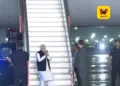 மாணவர்களுக்காகப் பயணத்தைத் தாமதப்படுத்திய பிரதமர் மோடி: டெல்லி விமான நிலையத்தில் 45 நிமிடங்கள் காத்திருப்பு!