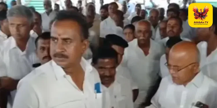 முன்னாள் அமைச்சர் எஸ்.பி.வேலுமணியை துரோகி என வசைபாடிய அதிமுக தொண்டர்: துக்க வீட்டில் பரபரப்பு!