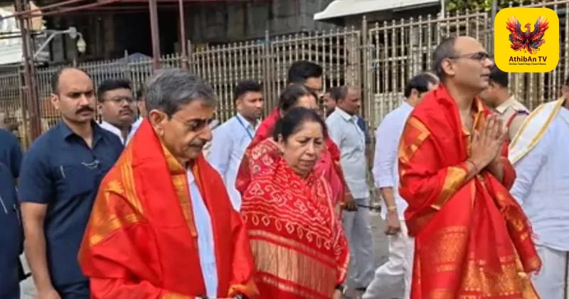 திருப்பதி ஏழுமலையான் கோயிலில் குடும்பத்துடன் சுவாமி தரிசனம் செய்தார் மேற்குவங்க ஆளுநர் ஆர்.என்.ரவி!