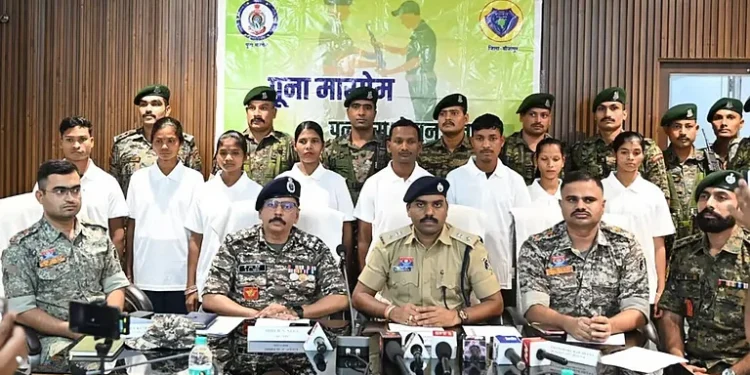 8 Naxalites surrender with weapons in Chhattisgarh