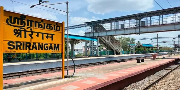 Diamond jewellery worth Rs 75 lakh stolen on train Diamond jewellery worth Rs 75 lakh stolen on train