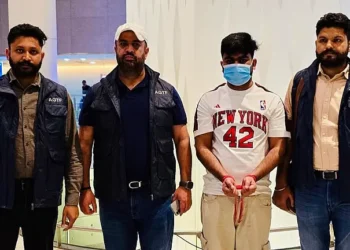 Police bring underworld don Joban Billa to India.