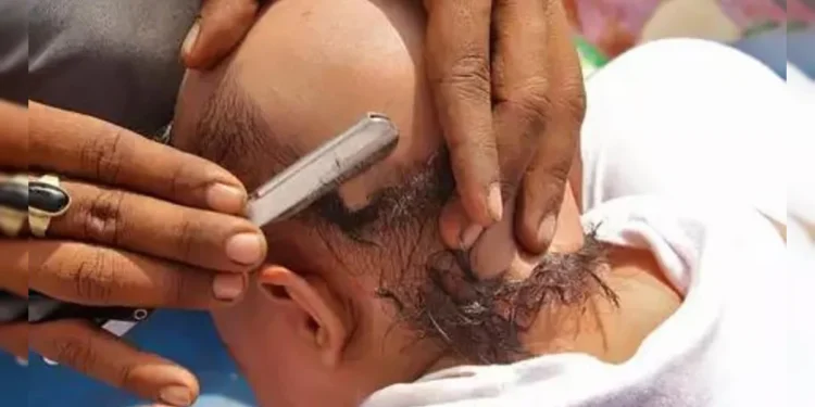 Women shaved their heads hoping for a ₹15,000 governmen Women shaved their heads hoping for a ₹15,000 governmen