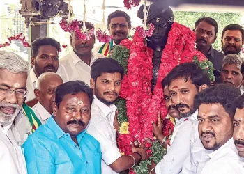Minister Ramesh paid tribute to the statue of freedom fighter Dheeran Chinnamalai in Trichy