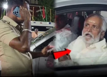 Police stop former Minister Sekar Babu, who arrived for the Aadi Krithigai darshan