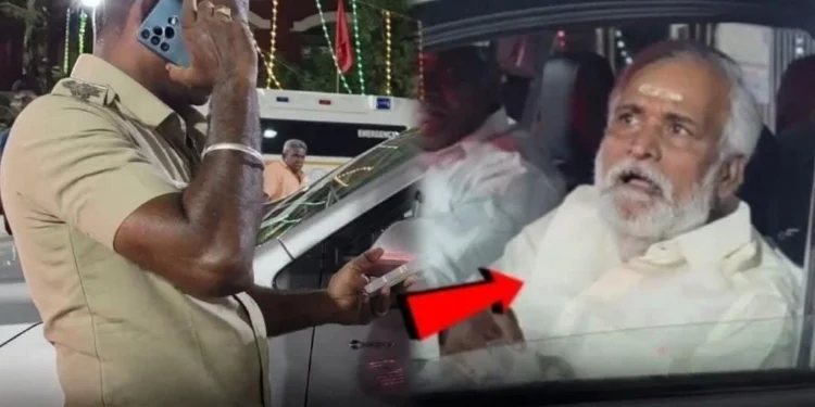 Police stop former Minister Sekar Babu, who arrived for the Aadi Krithigai darshan Police stop former Minister Sekar Babu, who arrived for the Aadi Krithigai darshan