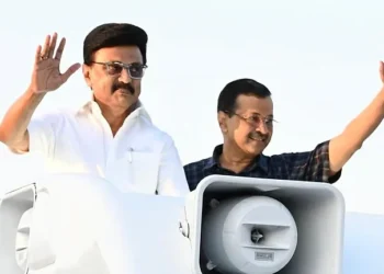 Stalin and Kanimozhi extend birthday wishes to Kejriwal.