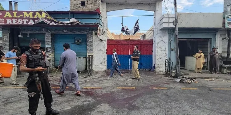 Suicide bombing in Pakistan 14 people, including 5 police officers, killed. Suicide bombing in Pakistan 14 people, including 5 police officers, killed.