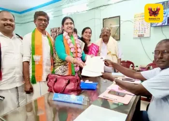 டாக்டர் விஜயதரணி அவர்கள் தனது வேட்புமனுவைத் தாக்கல்… பாஜக சொந்தங்களின் படை சூழ வருகை…