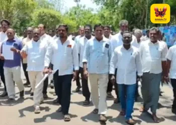 “உழைப்புக்கேற்ற ஊதியம் தந்தால் கூடுதலாக ஒரு ரூபாய் கூட வாங்க மாட்டோம்” – திருவாரூர் ஆட்சியரிடம் மனு அளித்து டாஸ்மாக் சங்க கூட்டமைப்பு அதிரடி முழக்கம்!